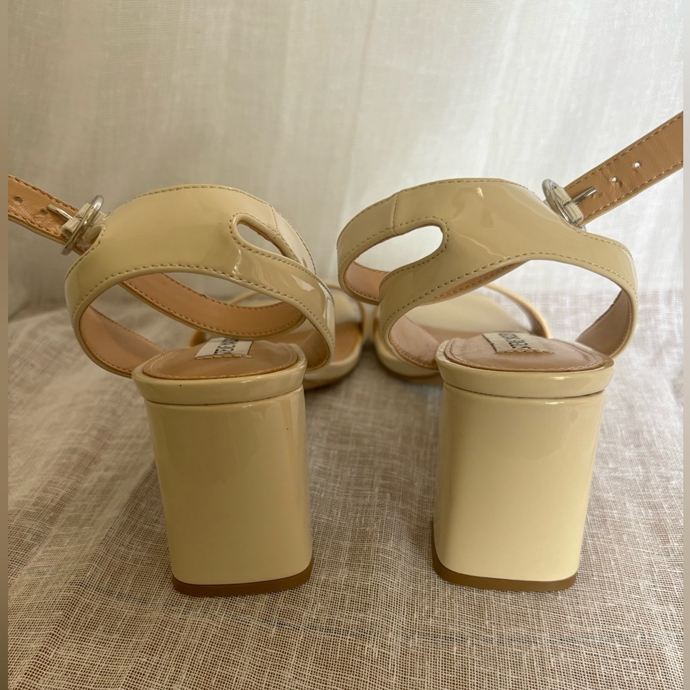 NWOB Steve Madden SZ 7.5 "GIFTED" Ivory Women's Cream Buckle Block Sandals Heels - Picture 5 of 9